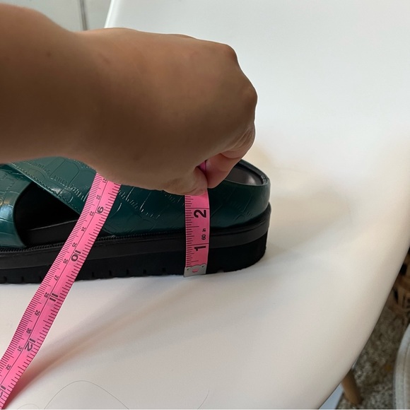 🐊 Free People Green Faux Croc Platform Slides Sz 38 | Bold Streetwear Sandals - Picture 11 of 11
